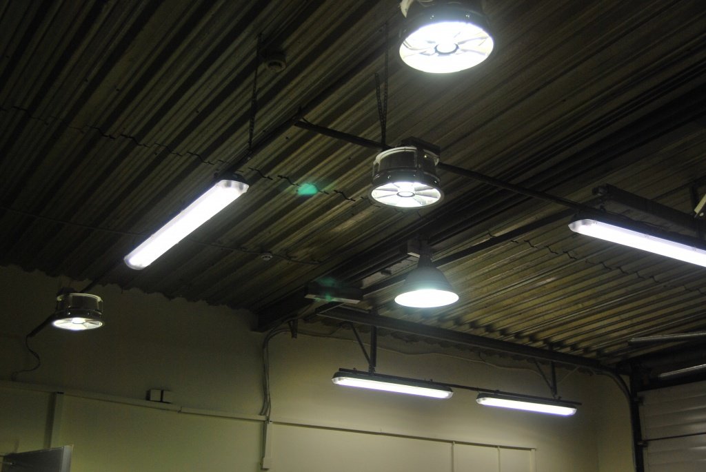 Освещение внутри емкости. Светодиодные промышленные светильники ITL FLD-hb001. Светодиодный светильник 6500 для производственных помещений. Светильники потолочные промышленные лампочный ip64. Промышленные светильники ДРЛ-125.