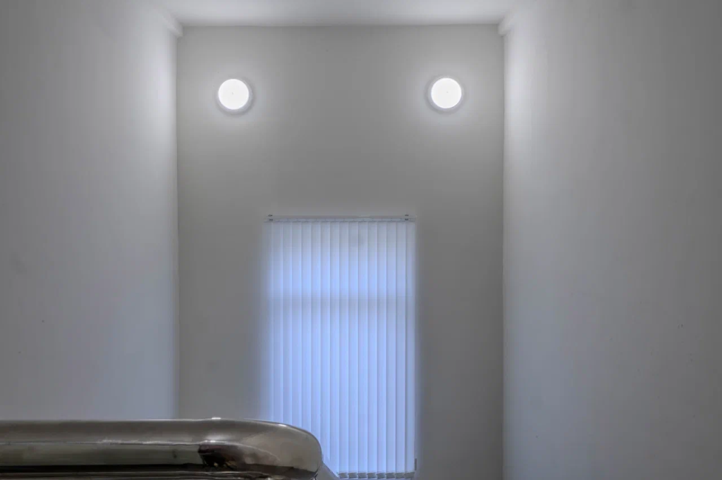 ЖКХ светильники на лестничных пролетах.png