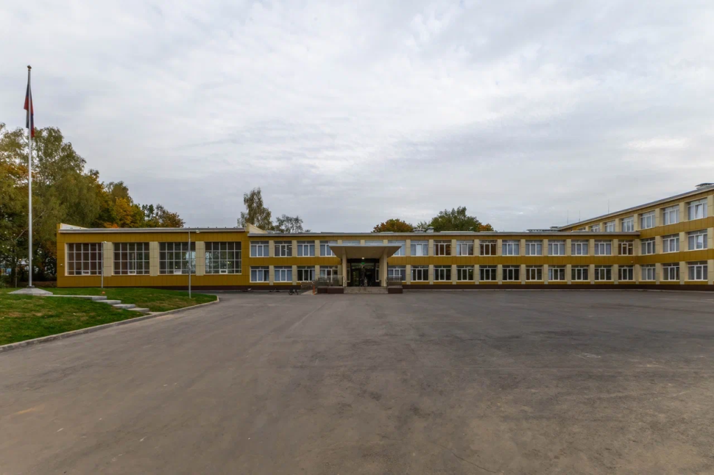 Общий вид школы.png