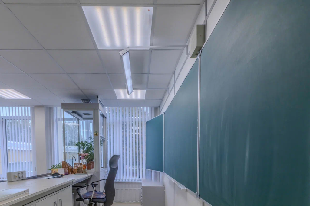 Освещение школьной доски.png